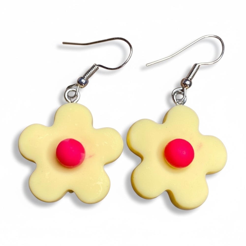 NWOT Retro Flower Earrings